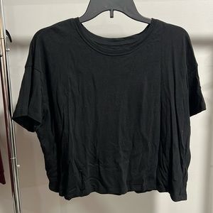 Cropped black t-shirt